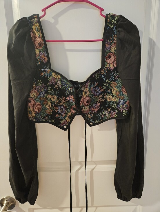 Cider Tops - Black Floral Puff Sleeve Crop Top